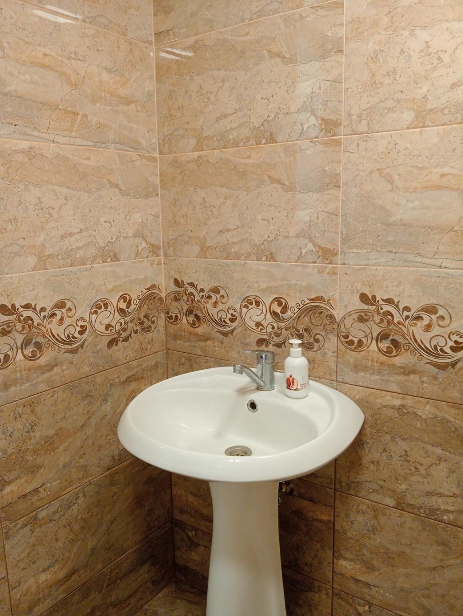Apartment On The Delara Aliyeva Street バクー エクステリア 写真
